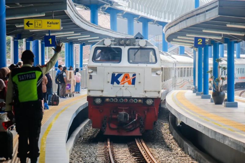 KAI pastikan telusuri pelaku vandalisme pelemparan pada kereta api KAI pastikan telusuri pelaku vandalisme pelemparan pada kereta api