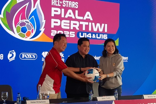 Erick Thohir berikan motivasi kepada para talenta muda sepakbola putri Erick Thohir berikan motivasi kepada para talenta muda sepakbola putri