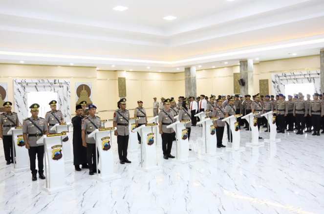 Polda Jateng gelar sertijab 3 PJU dan 5 Kapolres, wujud penyegaran organisasi Polda Jateng gelar sertijab 3 PJU dan 5 Kapolres, wujud penyegaran organisasi