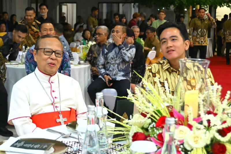 Gibran hadiri perayaan ulang tahun ke-75 Kardinal Igantius Suharyo Gibran hadiri perayaan ulang tahun ke-75 Kardinal Igantius Suharyo