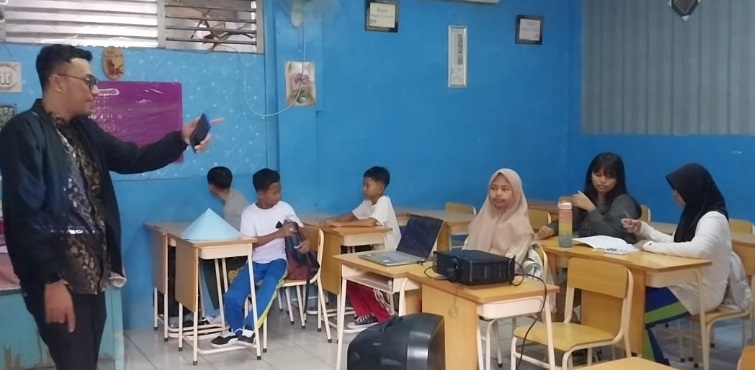 SMP Dama Patria Bekasi hanya terima 9 siswa, nasib guru terancam SMP Dama Patria Bekasi hanya terima 9 siswa, nasib guru terancam