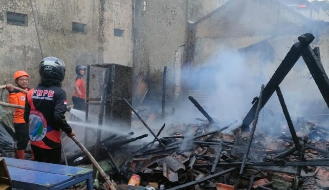 Masak air di tungku, rumah warga Mlati Norowito Kudus ludes terbakar