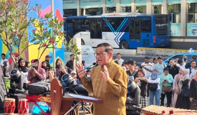 Pram undang anak sekolah datang ke Balai Kota setiap bulan Pram undang anak sekolah datang ke Balai Kota setiap bulan