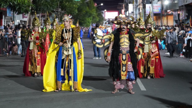 Hibur warga, PT Gudang Garam TBK semarakkan Apeksi Night Carnival Hibur warga, PT Gudang Garam TBK semarakkan Apeksi Night Carnival