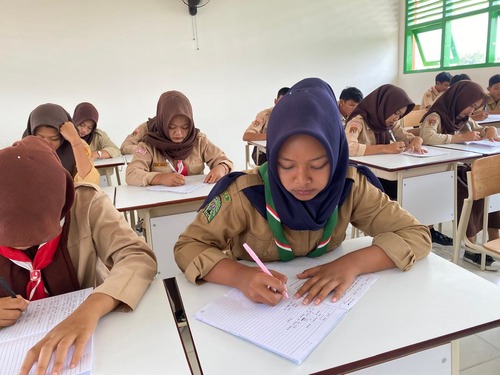 Siswi SRMA Blora juara Lomba Menulis Surat untuk Presiden