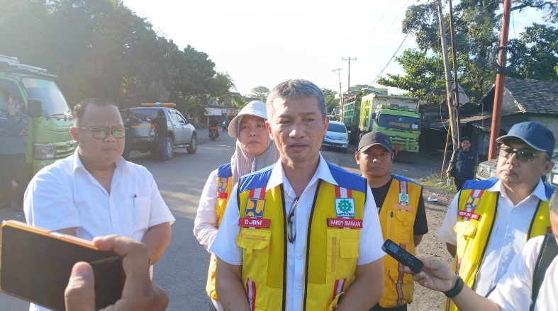 Jembatan Lawai di Lahat roboh, empat truk batubara dievakuasi Jembatan Lawai di Lahat roboh, empat truk batubara dievakuasi