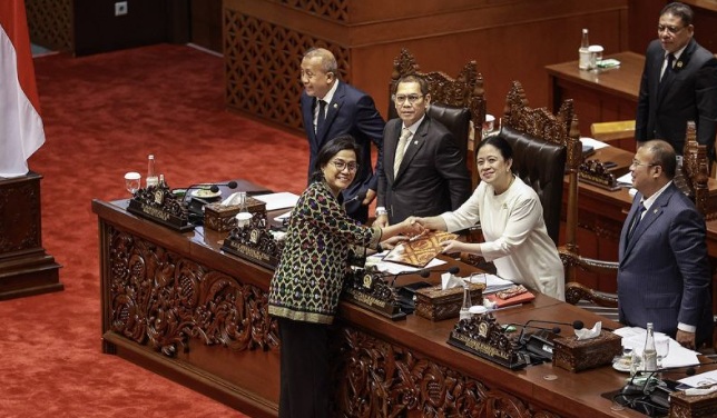 Sri Mulyani ungkap saldo anggaran lebih 2024 sebesar Rp457,5 triliun Sri Mulyani ungkap saldo anggaran lebih 2024 sebesar Rp457,5 triliun