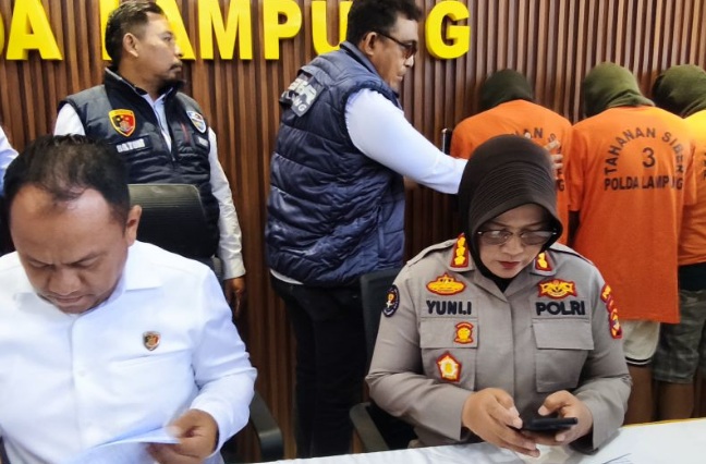 Polisi amankan admin dan dua anggota grup facebook gay Lampung Polisi amankan admin dan dua anggota grup facebook gay LampungÂ