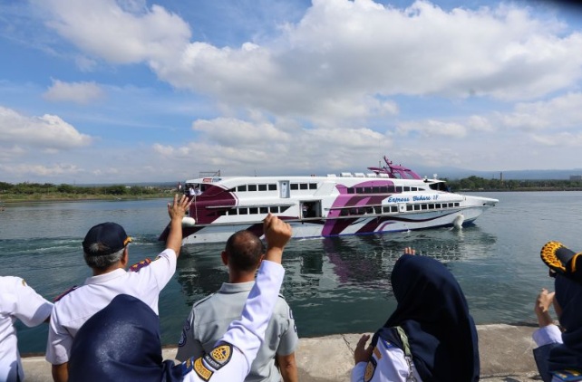 Kapal cepat rute Banyuwangi-Denpasar hanya ditempuh 2,5 jam Kapal cepat rute Banyuwangi-Denpasar hanya ditempuh 2,5 jam