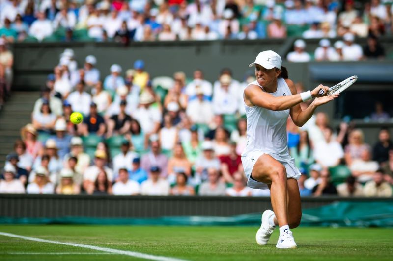 Swiatek kalahkan Collins untuk jumpa Tauson di 16 besar Wimbledon Swiatek kalahkan Collins untuk jumpa Tauson di 16 besar Wimbledon