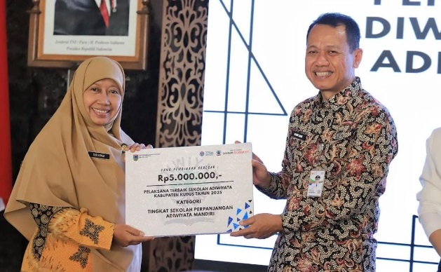 Sebanyak 39 sekolah di Kudus terima penghargaan Adiwiyata Sebanyak 39 sekolah di Kudus terima penghargaan Adiwiyata
