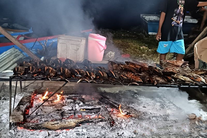 Pemkot dorong ikan asap sebagai cenderamata khas daerah Pemkot dorong ikan asap sebagai cenderamata khas daerah
