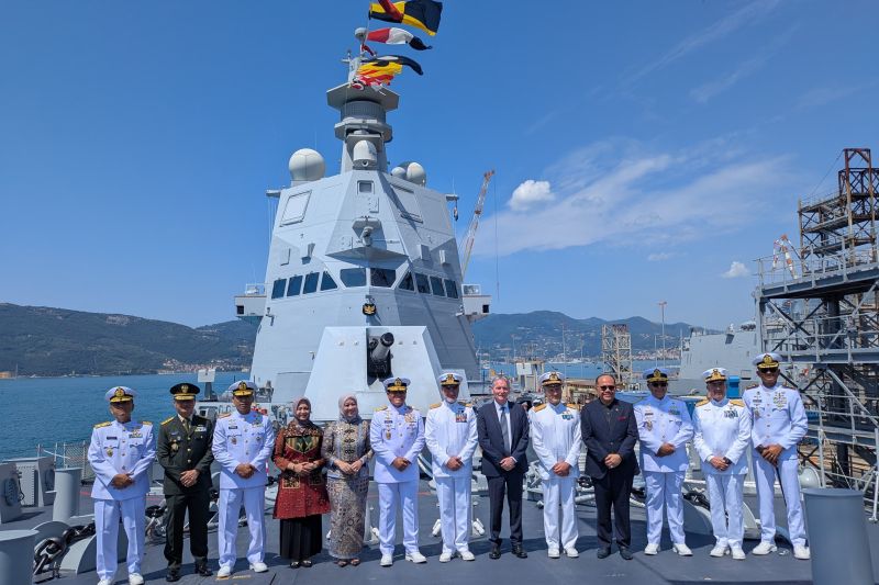 TNI terima KRI Brawijaya-320, kapal perang AL pertama buatan Italia TNI terima KRI Brawijaya-320, kapal perang AL pertama buatan Italia