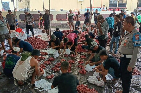 Polda Sulut salurkan daging kurban 1446 H kepada para mustahik Polda Sulut salurkan daging kurban 1446 H kepada para mustahik