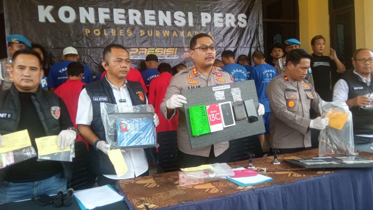Satreskrim Polres Purwakarta ringkus 12 pelaku curanmor di sejumlah TKP Satreskrim Polres Purwakarta ringkus 12 pelaku curanmor di sejumlah TKP