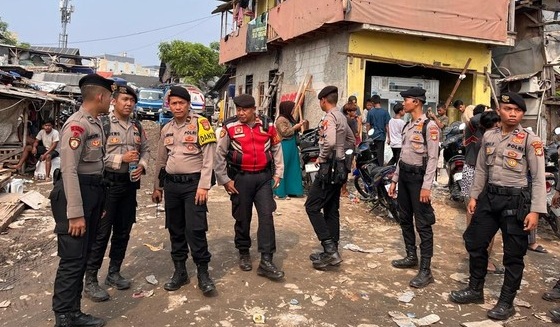 Polda Metro kawal distribusi bantuan korban kebakaran Penjaringan Polda Metro kawal distribusi bantuan korban kebakaran Penjaringan