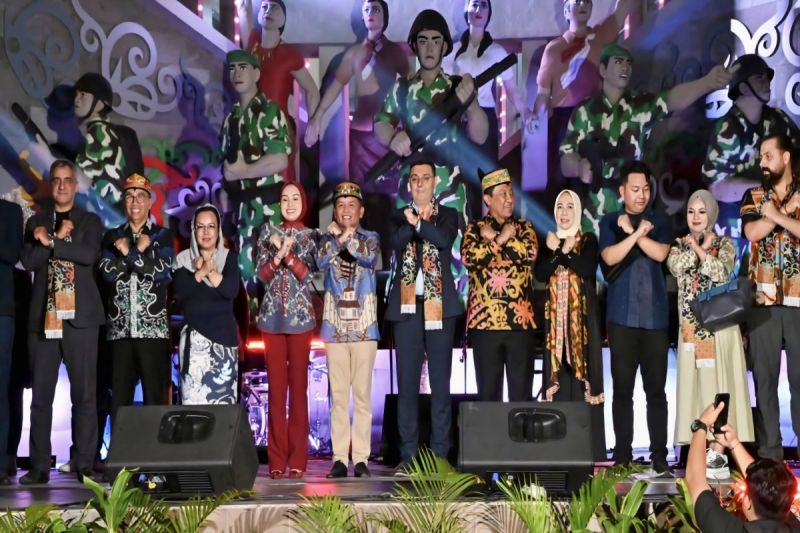 Gubernur Kalteng luncurkan Car Free Night Huma Betang Night 2025