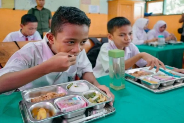 Kiat dalam mendorong anak terbiasa mengonsumsi makanan bergizi Kiat dalam mendorong anak terbiasa mengonsumsi makanan bergizi