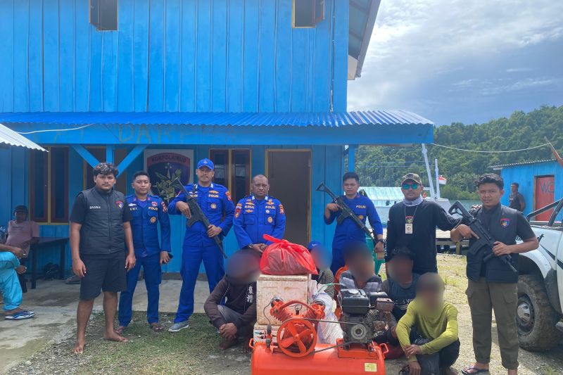 Polisi tangkap enam nelayan pengguna bom ikan di Halmahera Selatan Polisi tangkap enam nelayan pengguna bom ikan di Halmahera Selatan
