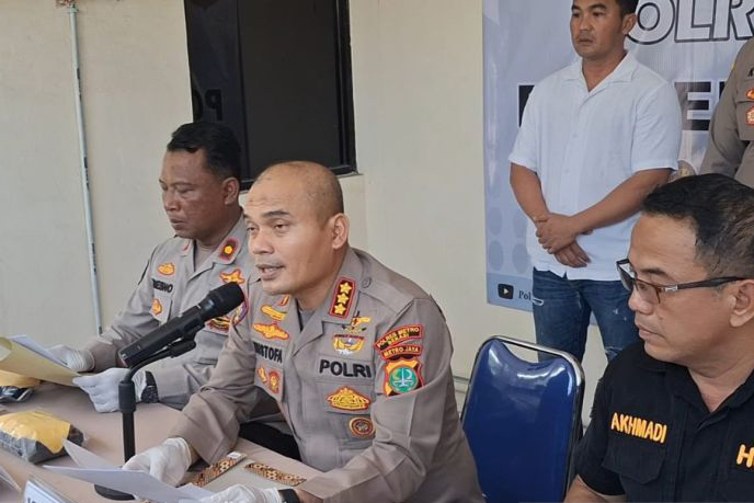 Polres Bekasi tangkap badut mesum pelaku kekerasan seksual anak Polres Bekasi tangkap badut mesum pelaku kekerasan seksual anak