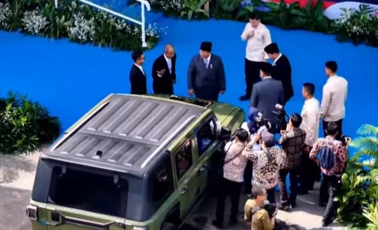 Prabowo luncurkan kendaraan taktis Pindad MV3 elektrik bernama Pandu Prabowo luncurkan kendaraan taktis Pindad MV3 elektrik bernama Pandu