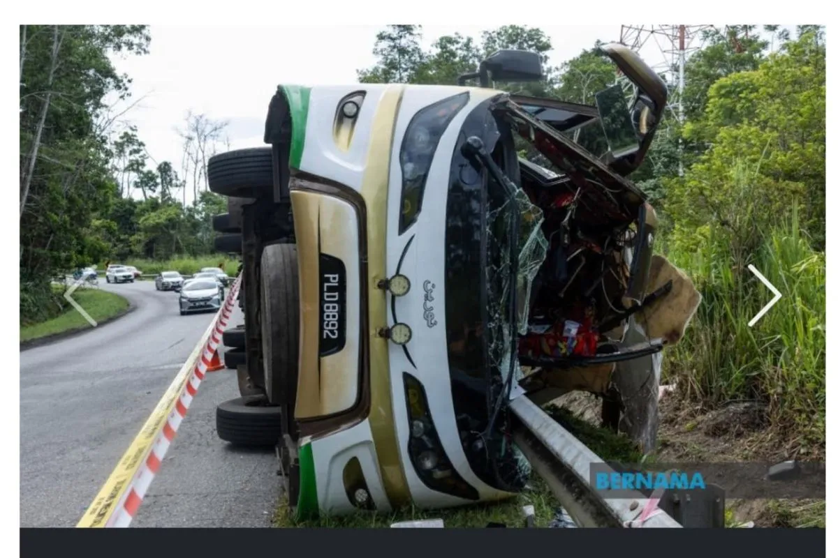 Anwar Ibrahim sedih atas kecelakaan tragis bus di Perak Malaysia Anwar Ibrahim sedih atas kecelakaan tragis bus di Perak Malaysia