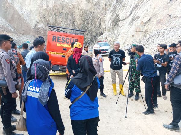 Kemensos siapkan santunan korban longsor Cirebon serta dirikan dapur umum Kemensos siapkan santunan korban longsor Cirebon serta dirikan dapur umum