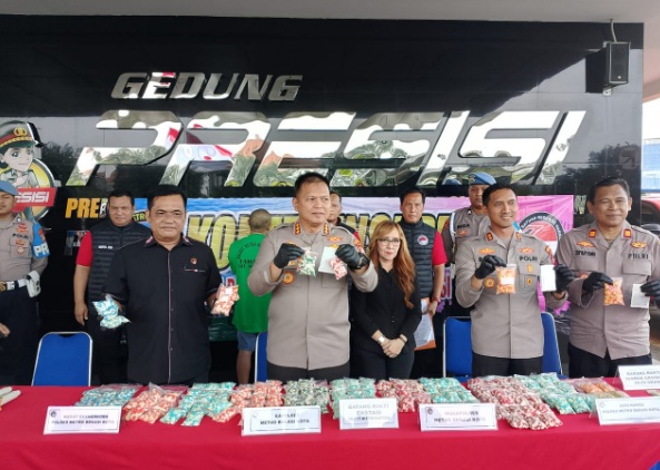 Polres Metro Bekasi Kota ungkap kasus narkotika senilai Rp10 miliar Polres Metro Bekasi Kota ungkap kasus narkotika senilai Rp10 miliar
