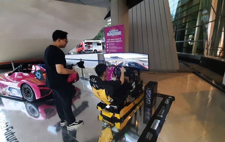 Pengunjung bisa menjadi pembalap mobil di JFF 2025 Pengunjung bisa menjadi pembalap mobil di JFF 2025