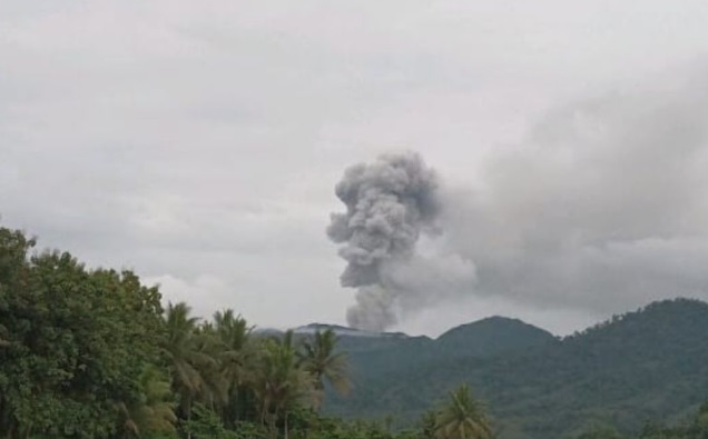 Gunung Dukono di Halmahera Utara Maluku Utara kembali erupsi Gunung Dukono di Halmahera Utara Maluku Utara kembali erupsi