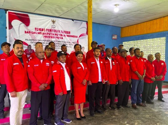 Ondoafi dan Ondofolo di Papua ramai-ramai masuk anggota BMPÂ kawal Presiden Prabowo Ondoafi dan Ondofolo di Papua ramai-ramai masuk anggota BMPÂ kawal Presiden Prabowo