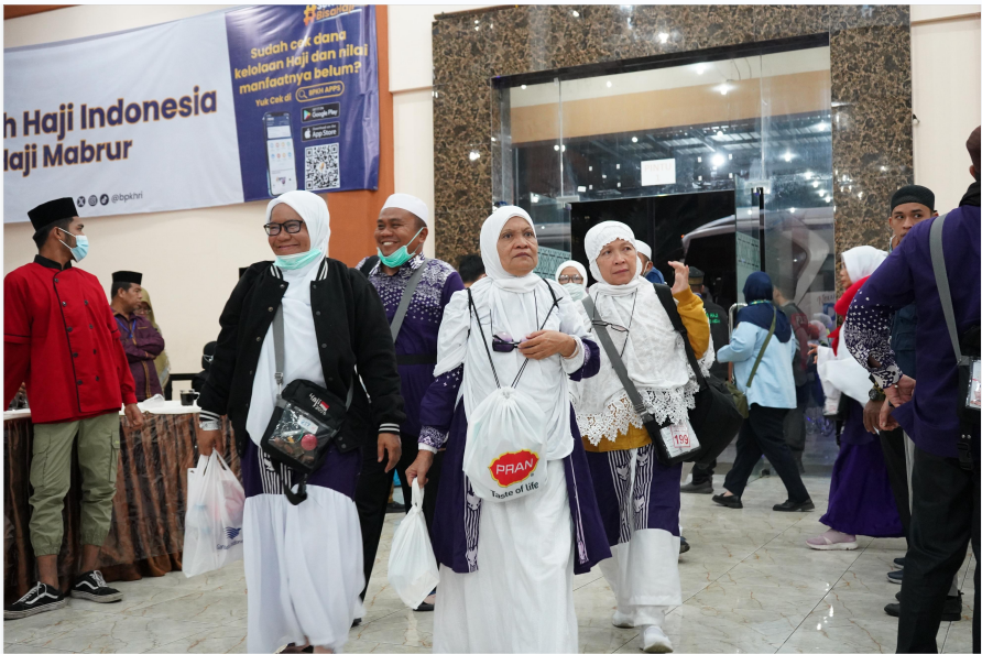 Jemaah Haji kloter 13 dari enam daerah tiba di tanah air