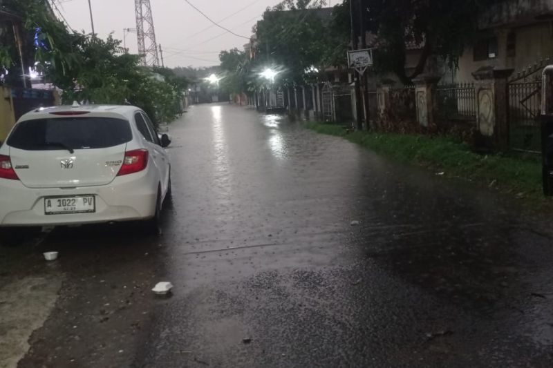 BMKG keluarkan peringatan tiga daerah di Banten dilanda cuaca buruk BMKG keluarkan peringatan tiga daerah di Banten dilanda cuaca buruk