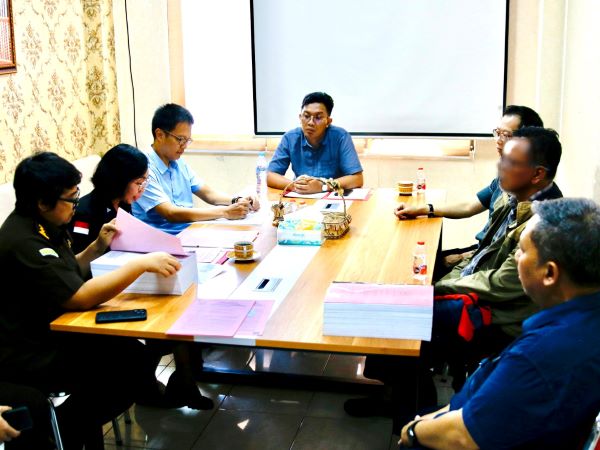 Kanwil DJP Jatim I serahkan tersangka kasus tindak pidana perpajakan Kanwil DJP Jatim I serahkan tersangka kasus tindak pidana perpajakan