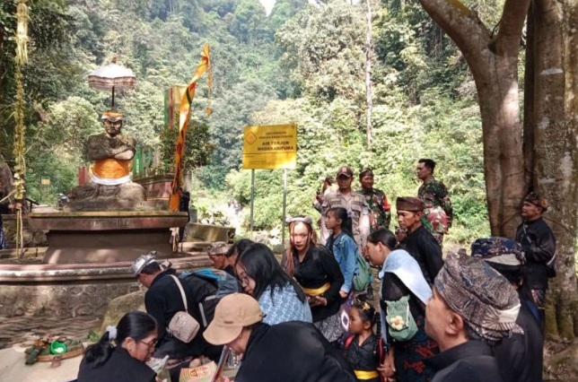 Ritual Mendak Tirta jadi prosesi penting jelang Yadnya Kasada di Bromo Ritual Mendak Tirta jadi prosesi penting jelang Yadnya Kasada di Bromo