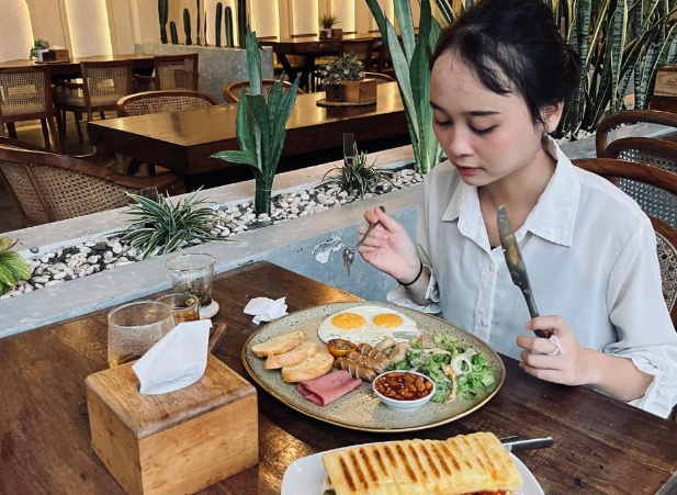 Sarapan pagi bubur ayam murah bagi warga Jayapura Sarapan pagi bubur ayam murah bagi warga Jayapura