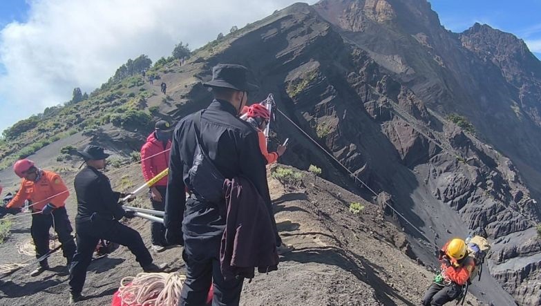 Tim SAR gabungan temukan wisatawan Brasil yang jatuh di Rinjani Tim SAR gabungan temukan wisatawan Brasil yang jatuh di Rinjani