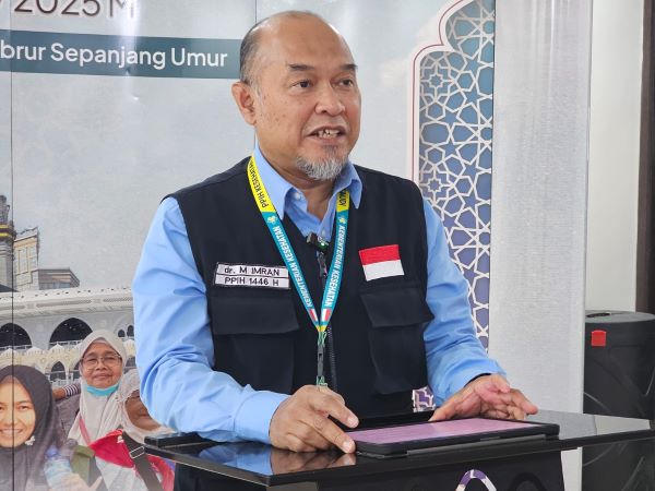 Cuaca panas PPIH imbau jemaah jaga kesehatan jelang pulang ke tanah air Cuaca panas PPIH imbau jemaah jaga kesehatan jelang pulang ke tanah air
