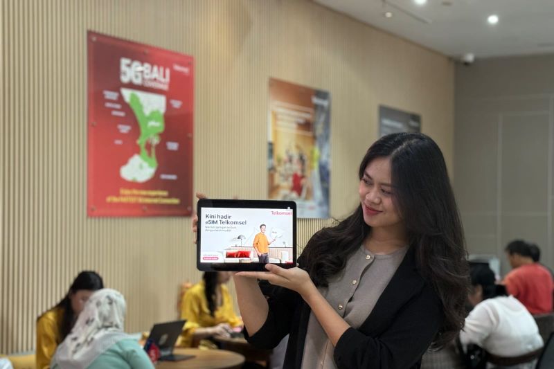 Telkomsel ajak pelanggan migrasi gunakan eSIM