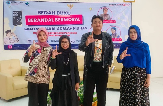 Bedah buku koleksi, upaya Dinarpus Brebes tingkatkan literasi masyarakat Bedah buku koleksi, upaya Dinarpus Brebes tingkatkan literasi masyarakat