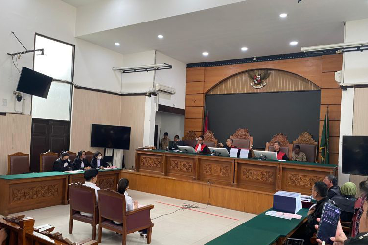 Nikita Mirzani ancam Reza Gladys bayar Rp4 miliar untuk tutup mulut Nikita Mirzani ancam Reza Gladys bayar Rp4 miliar untuk tutup mulut