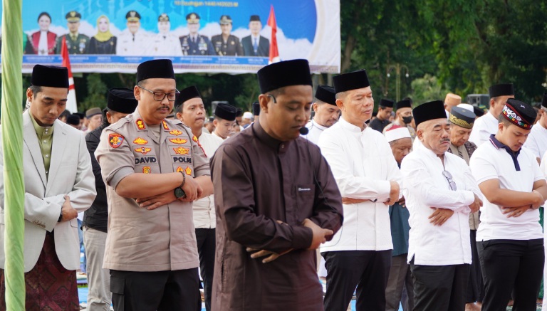 Kapolres Langkat gelar salat Idul Adha di Alun-Alun T Amir Hamzah Kapolres Langkat gelar salat Idul Adha di Alun-Alun T Amir Hamzah