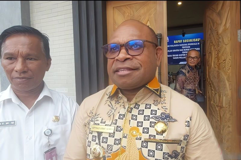 Wali Kota Sorong sebut Sekolah Gratis tingkatkan murid baru