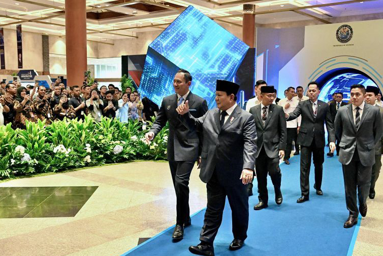 Seskab: Tanggul laut proyek vital lindungi pantai utara Jawa dari rob Seskab: Tanggul laut proyek vital lindungi pantai utara Jawa dari rob