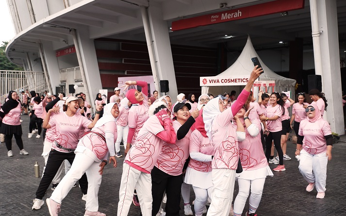 Ratusan peserta antusias ikuti The 1st zumba celebration by Viva Cosmetics di GBK Ratusan peserta antusias ikuti The 1st zumba celebration by Viva Cosmetics di GBK