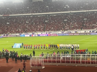 Babak Pertama: Indonesia unggul tipis atas China lewat gol penalti Ole Romeny Babak Pertama: Indonesia unggul tipis atas China lewat gol penalti Ole Romeny