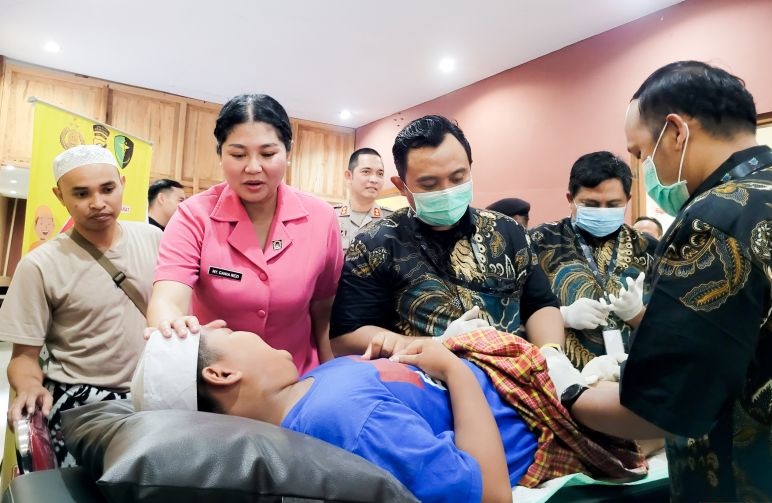 Polres Situbondo gelar khitan gratis peringati HUT ke-79 Bhayangkara Polres Situbondo gelar khitan gratis peringati HUT ke-79 Bhayangkara