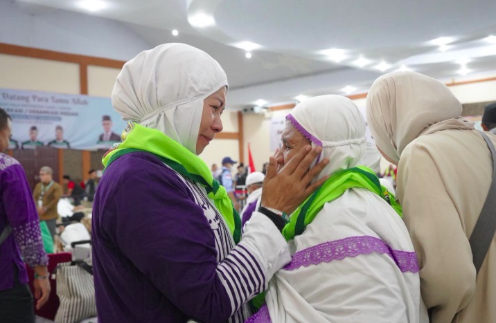 354 jemaah haji Kloter 14 tiba di Tanah Air, 1 wafat, 1 tunda kepulangan 354 jemaah haji Kloter 14 tiba di Tanah Air, 1 wafat, 1 tunda kepulangan