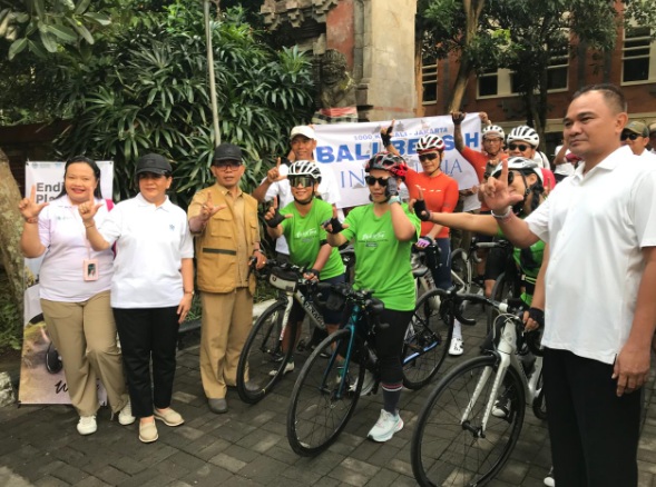 Kampanye bebas polusi plastik, tiga pesepeda tempuh jarak Denpasar - Jakarta Kampanye bebas polusi plastik, tiga pesepeda tempuh jarak Denpasar - JakartaÂ