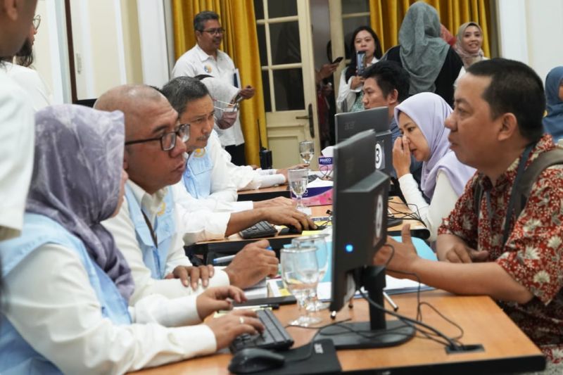 Gibran minta Lapor Mas Wapres tak stagnan, birokrasi harus adaptif Gibran minta Lapor Mas Wapres tak stagnan, birokrasi harus adaptif